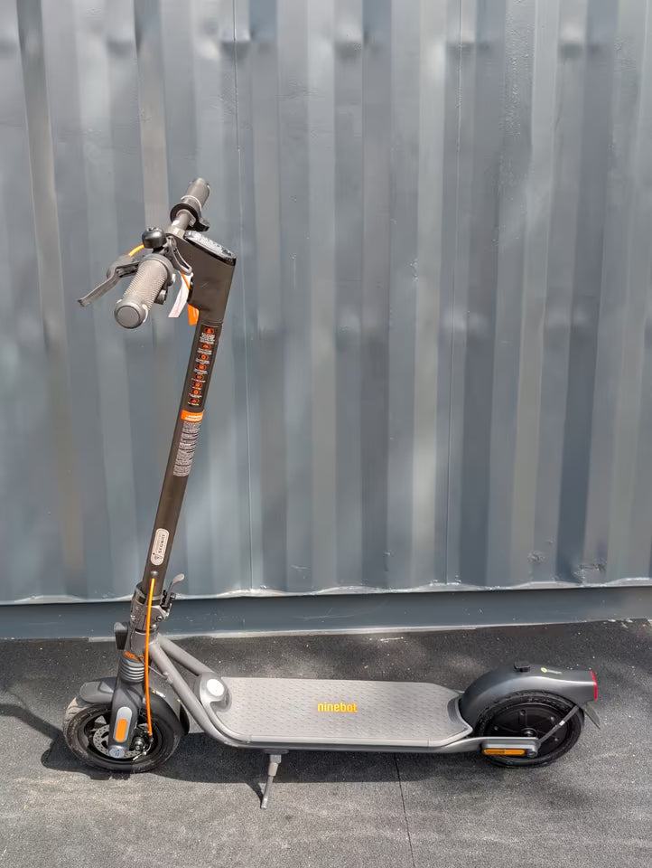 Segway-Ninebot F2 Pro E-Scooter | NEU & OVP | 55km Reichweite, Federung & Blinker + ABE