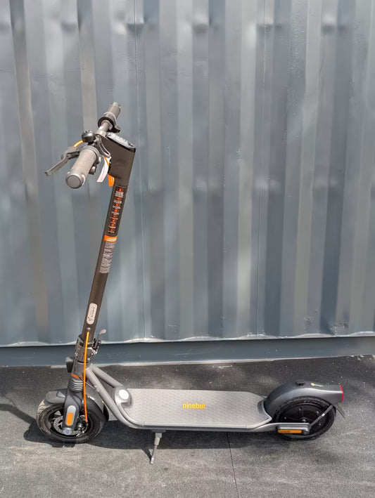 Segway-Ninebot F2 Pro E-Scooter | NEU & OVP | 55km Reichweite, Federung & Blinker + ABE