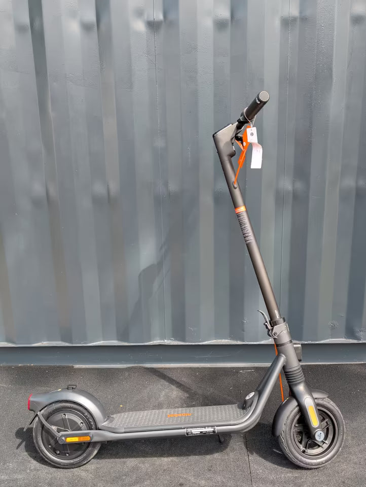 Segway-Ninebot F2 Pro E-Scooter | NEU & OVP | 55km Reichweite, Federung & Blinker + ABE