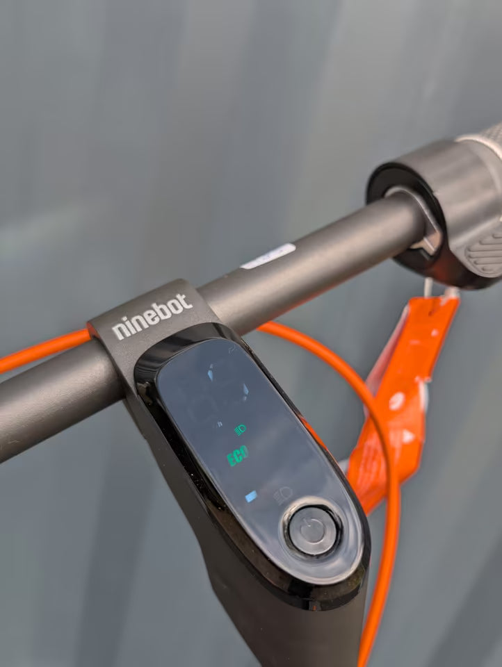 Segway-Ninebot F2 Pro E-Scooter | NEU & OVP | 55km Reichweite, Federung & Blinker + ABE