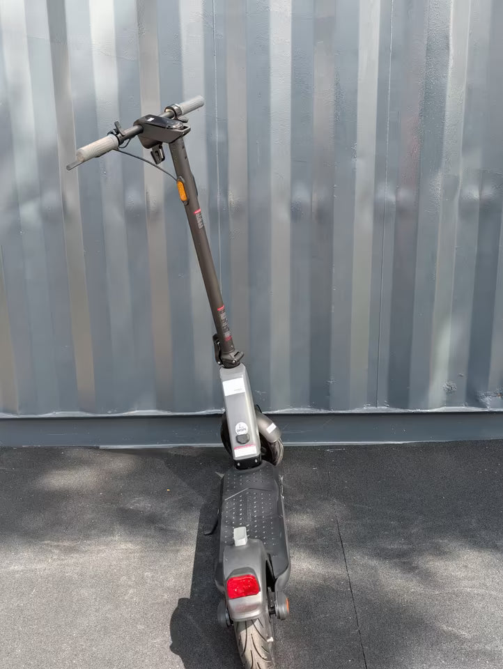 NIU KQi1 Pro E-Scooter | NEU & OVP | 25km Reichweite & Top-Komfort + ABE