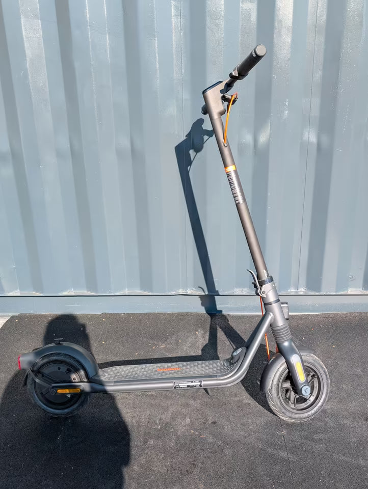 Segway Ninebot F2 Pro | 900W Power & Apple Find My!