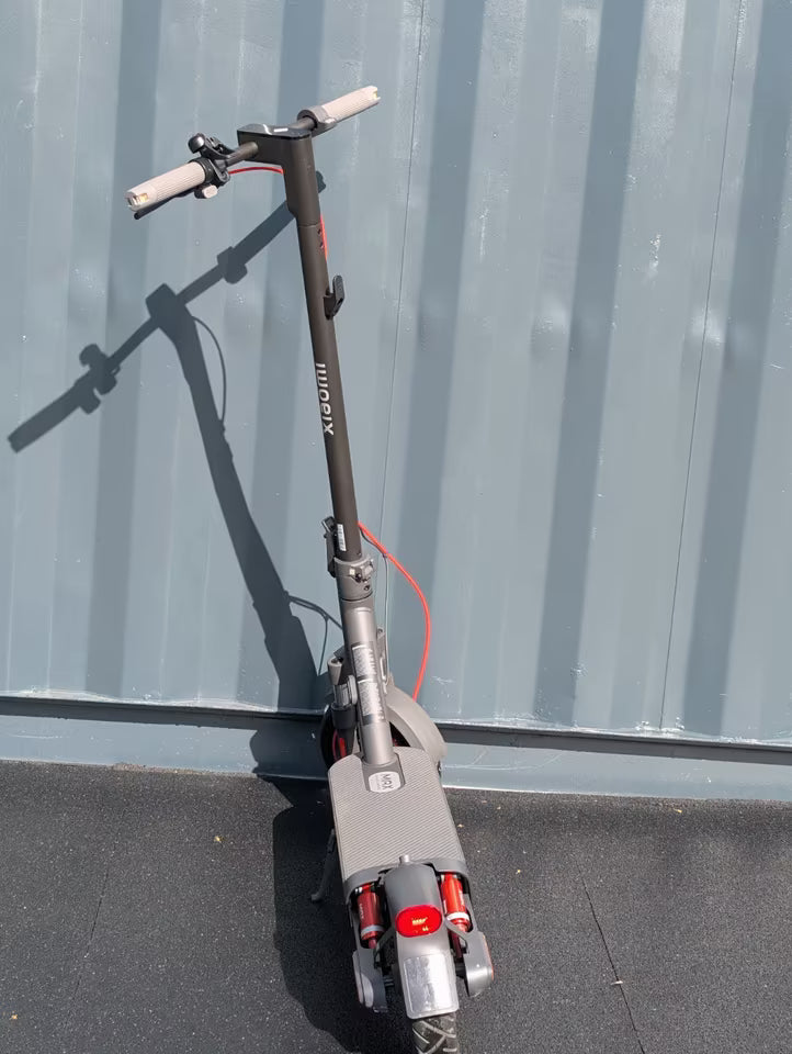 Xiaomi E-Scooter 5 Max (Neuwertig / Überholt) mit Straßenzulassung