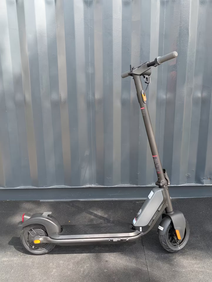 NIU KQi1 Pro E-Scooter | NEU & OVP | 25km Reichweite & Top-Komfort + ABE