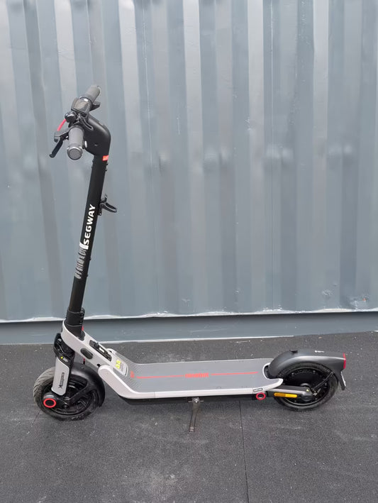 Segway Ninebot E3 Pro D E-Scooter | Sehr guter Zustand | 12 Monate Gewährleistung