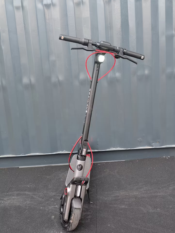 Segway Ninebot F3 Pro D E-Scooter | 70km Reichweite | Generalüberholt | 12 Mon. Gewährleistung