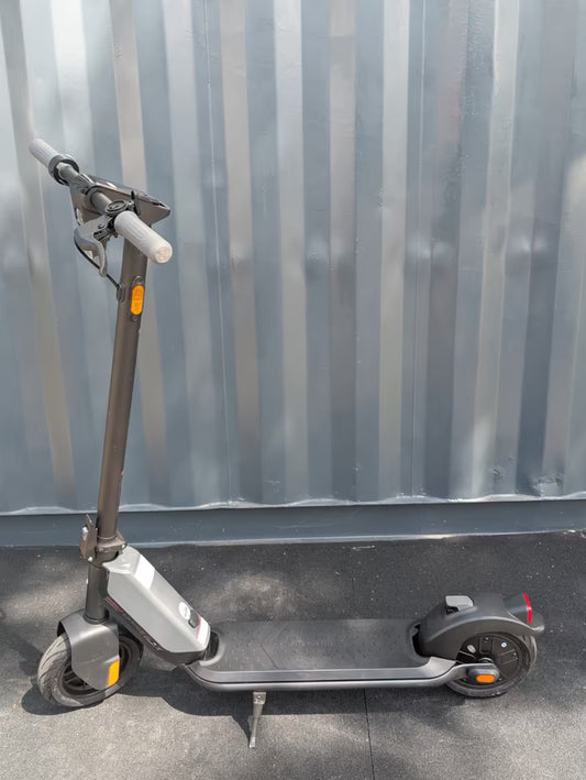 NIU KQi1 Pro E-Scooter | NEU & OVP | 25km Reichweite & Top-Komfort + ABE