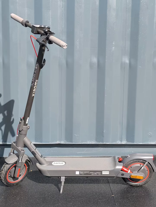 Xiaomi E-Scooter 5 Max (Neuwertig / Überholt) mit Straßenzulassung