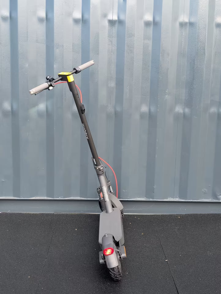 Xiaomi Scooter 5 E-Scooter | 60km Reichweite & Doppelfederung | Wie neu